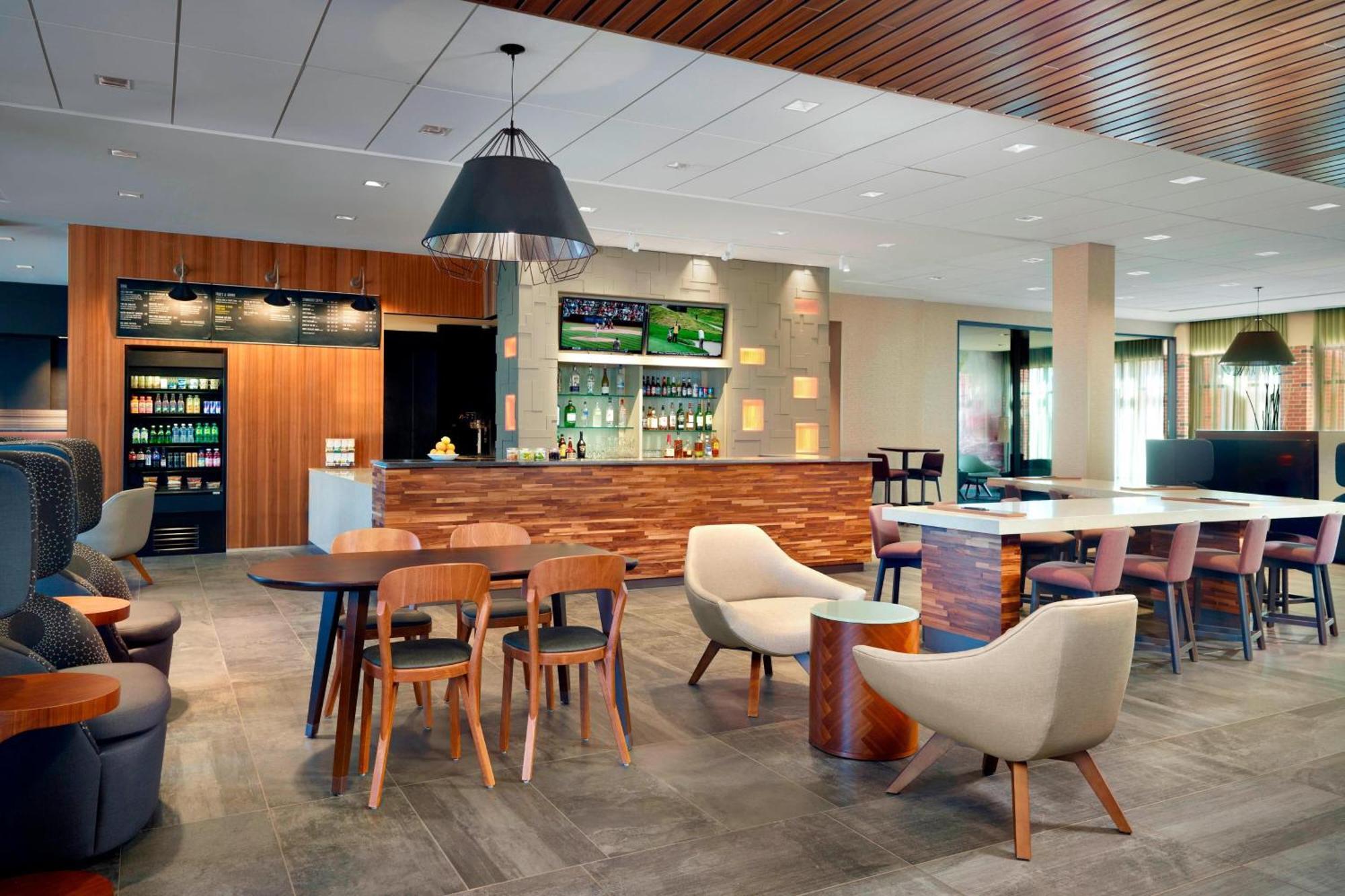 Courtyard By Marriott Lagrange Hotel Kültér fotó