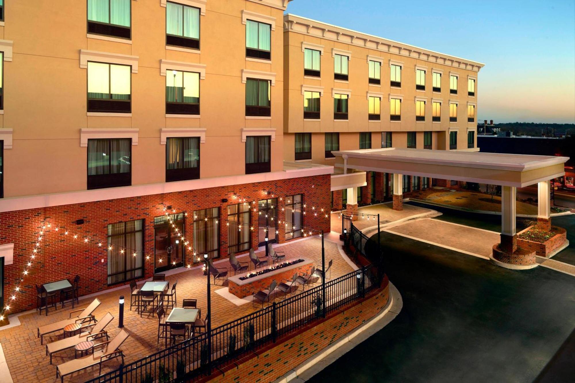 Courtyard By Marriott Lagrange Hotel Kültér fotó