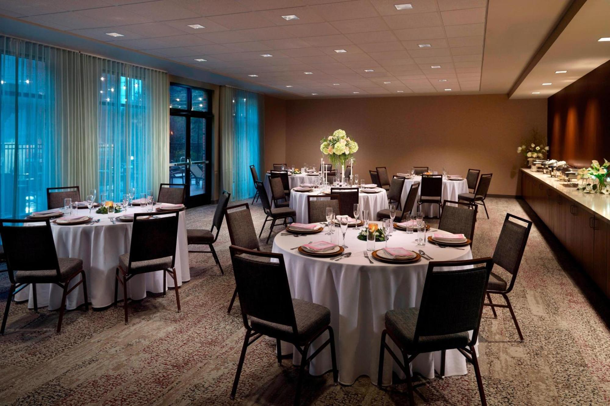 Courtyard By Marriott Lagrange Hotel Kültér fotó